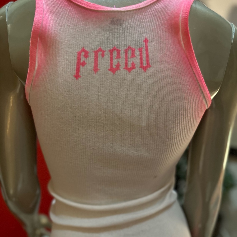 ⚡️BRITNEY SPEARS FREED distressed ribbed graffiti soft tank top S (XS) - Picture 7 of 17